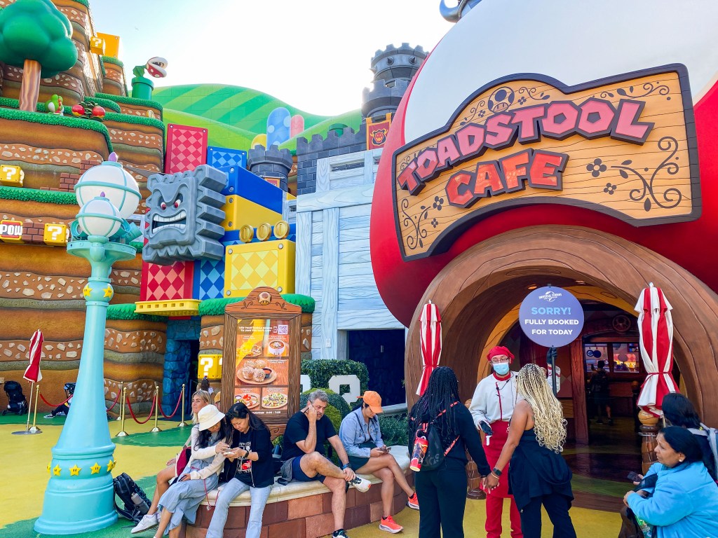 Toadstool Cafe at Super Nintendo World | Traveling Twogether