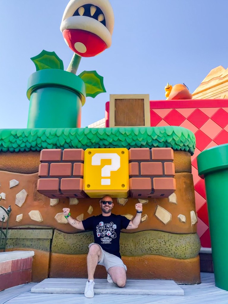 Mike punching blocks at Super Nintendo World | Traveling Twogether